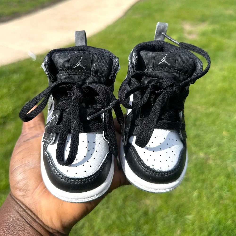 Nike Jordan‎ 1 Mid Infant Baby Sneakers Size 5 Iron Grey Shoes